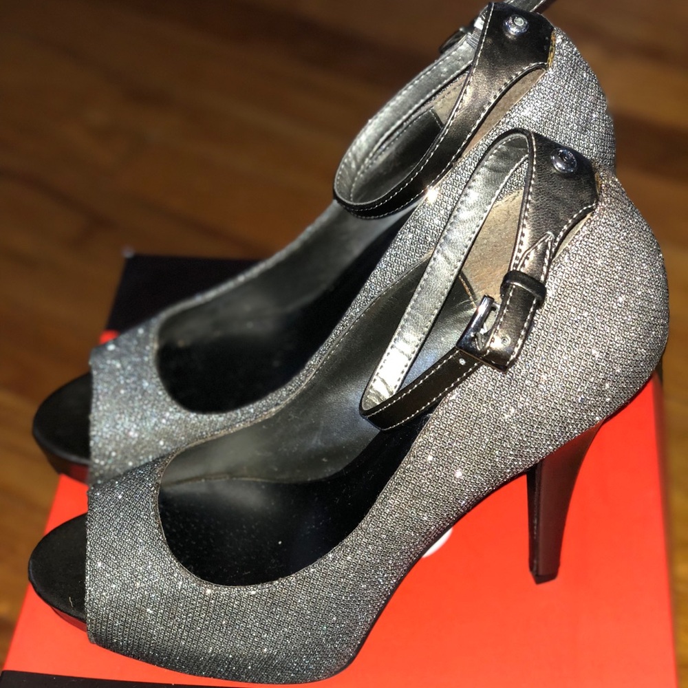 Guess heels size 9